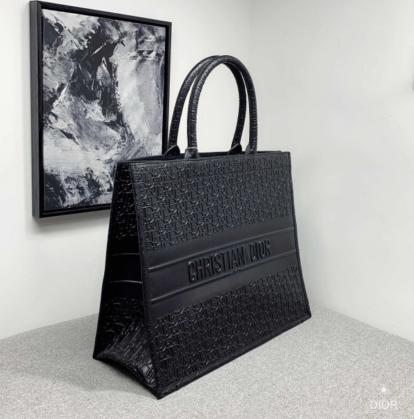 large D*or book tote