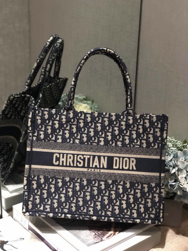 D*or oblique book tote-36cm