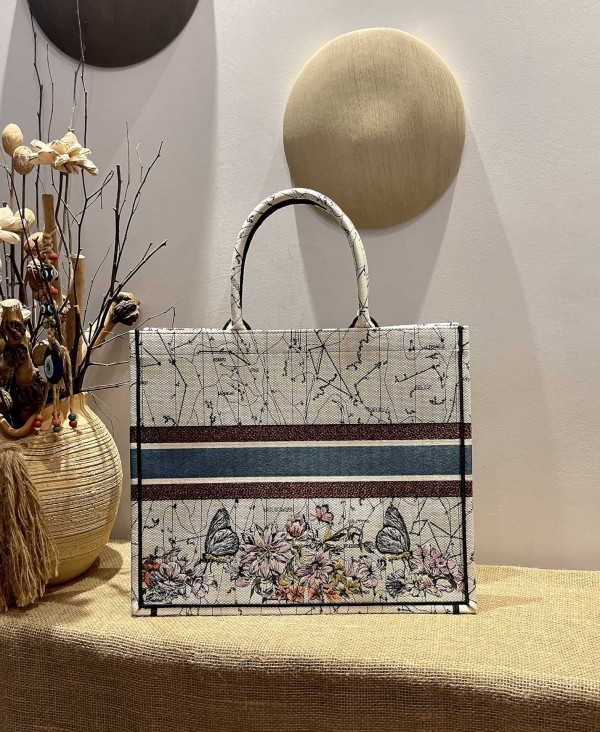 large D*or book tote