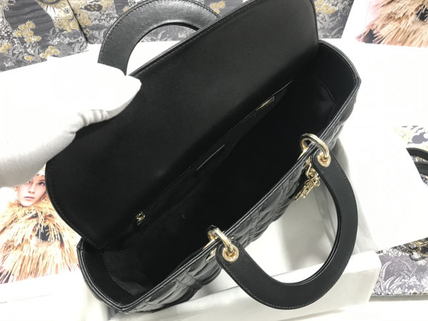 large lady D*or bag