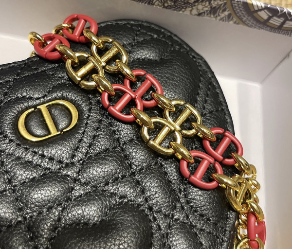 D*or D*oramour caro heart pouch with chain