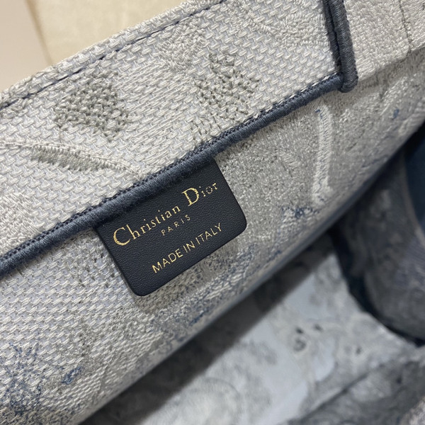 large D*or book tote