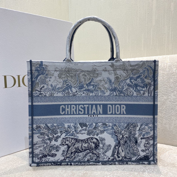 large D*or book tote