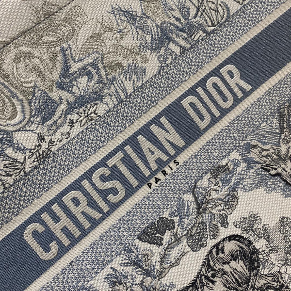large D*or book tote