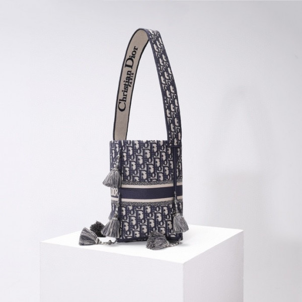 D*or d-bubble bucket bag