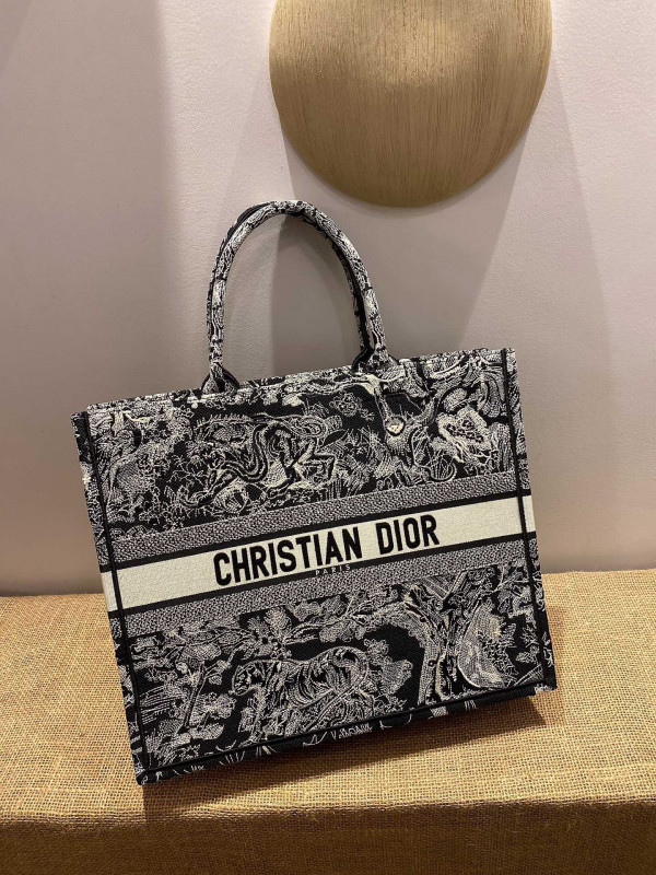 large D*or book tote