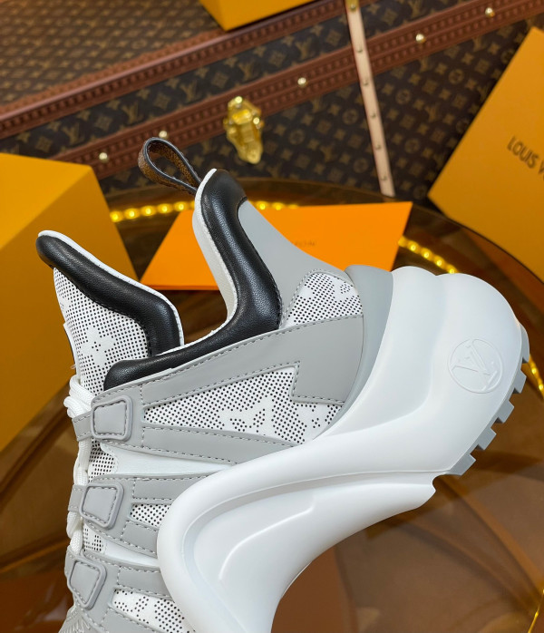 l**is V*t*n archlight sneaker