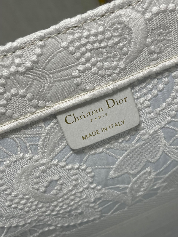 large D*or book tote