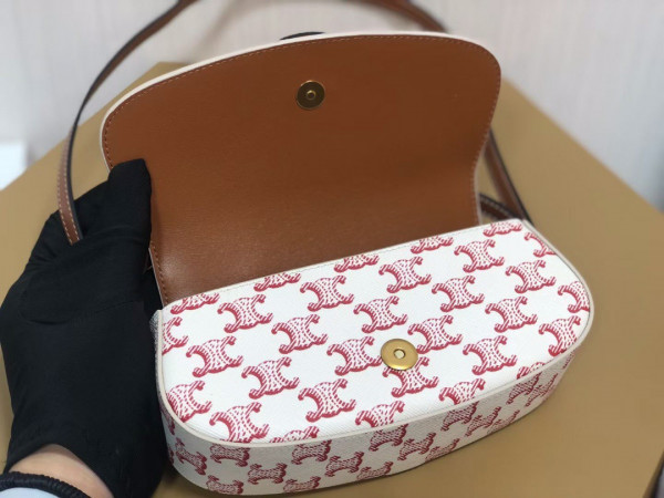 Ce**e clutch on strap