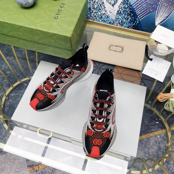G*u*i run sneaker