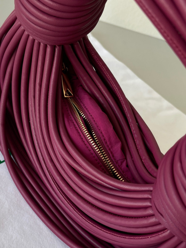 Bo*te*ga ve*ne*ta double knot