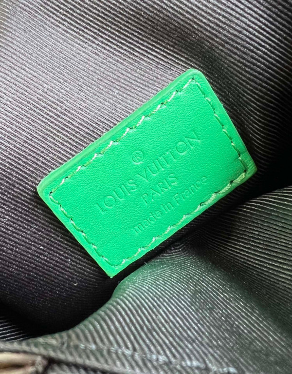 l**is V*t*n s-lock vertical wearable wallet