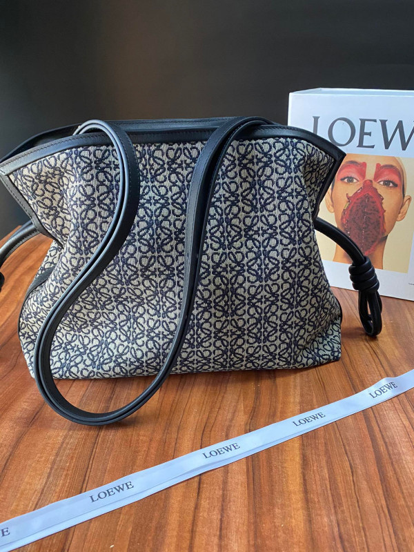 LOEWE Flamenco clutch