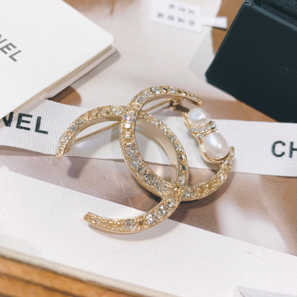 CL BROOCH