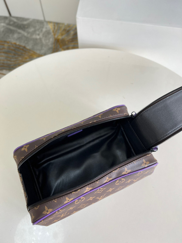 l**is V*t*n dopp kit toilet pouch