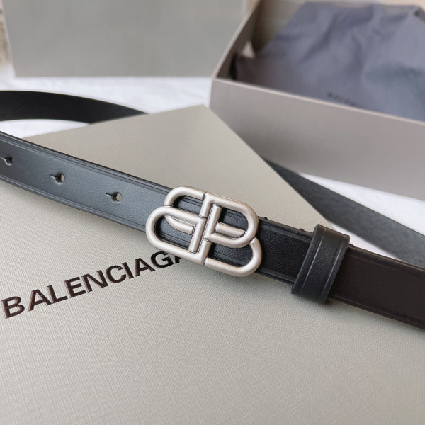Ba*len*cia*ga belt