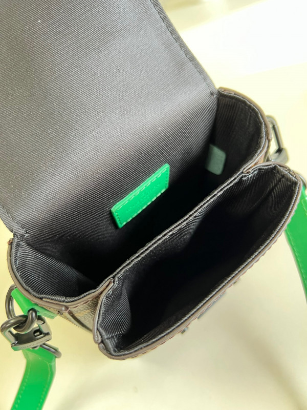 l**is V*t*n s-lock vertical wearable wallet