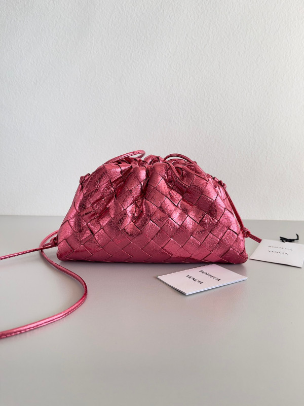 Bo*te*ga ve*ne*ta mini pouch