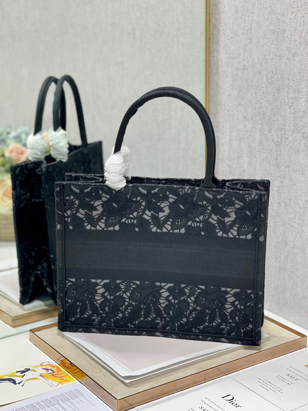 medium D*or book tote