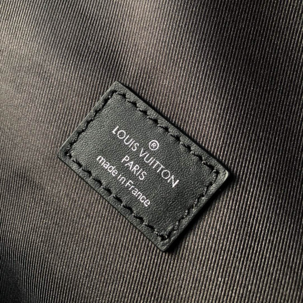 l**is V*t*n discovery backpack pm