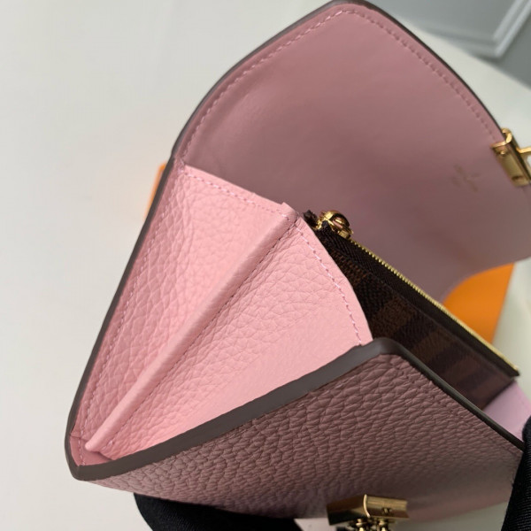 l**is V*t*n croisette wallet