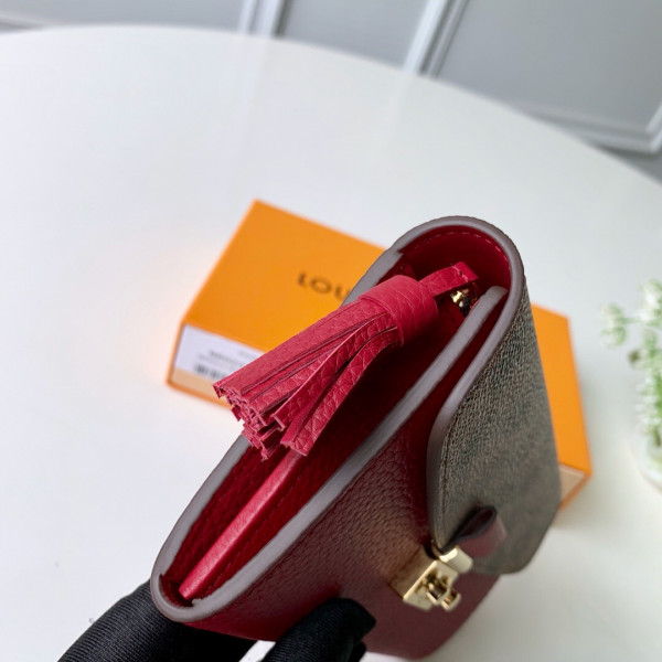 l**is V*t*n croisette wallet
