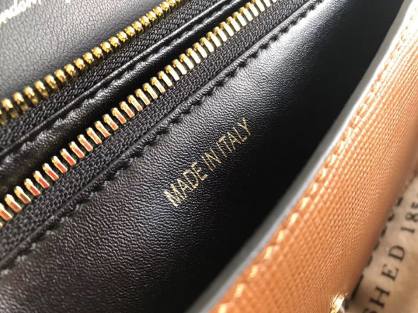 B**rry the buckle