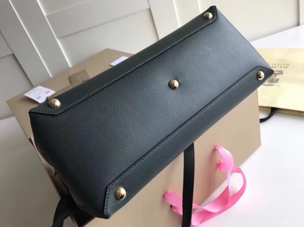 B**rry the medium banner in leather and house check