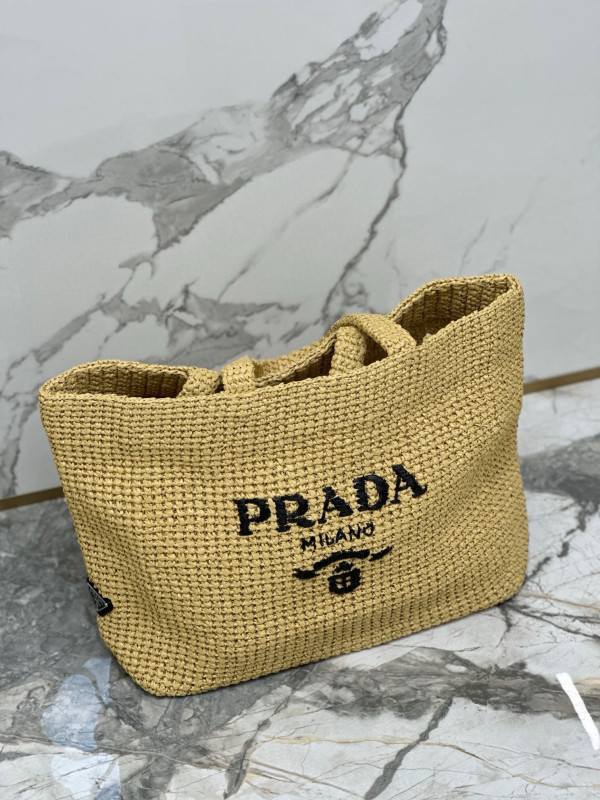 Pra*a crochet tote bag