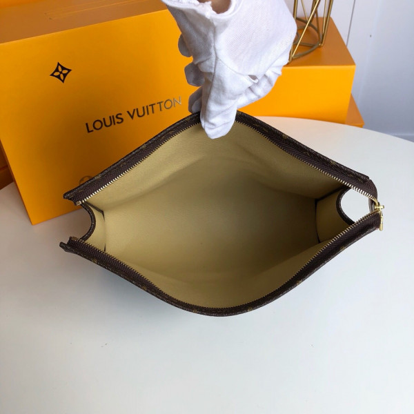l**is V*t*n toiletry pouch 26