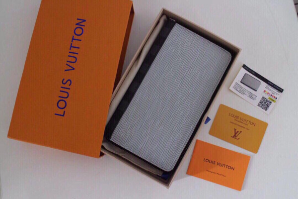 l**is V*t*n zippy wallet