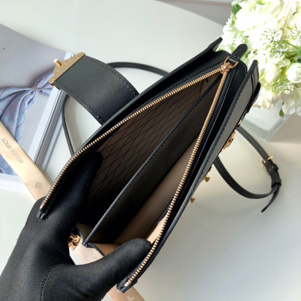 l**is V*t*n trunk clutch