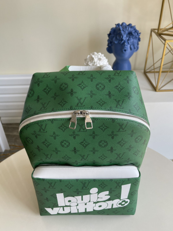 l**is V*t*n discovery backpack