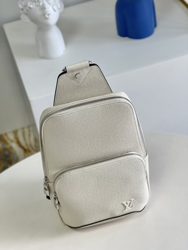 l**is V*t*n avenue sling bag