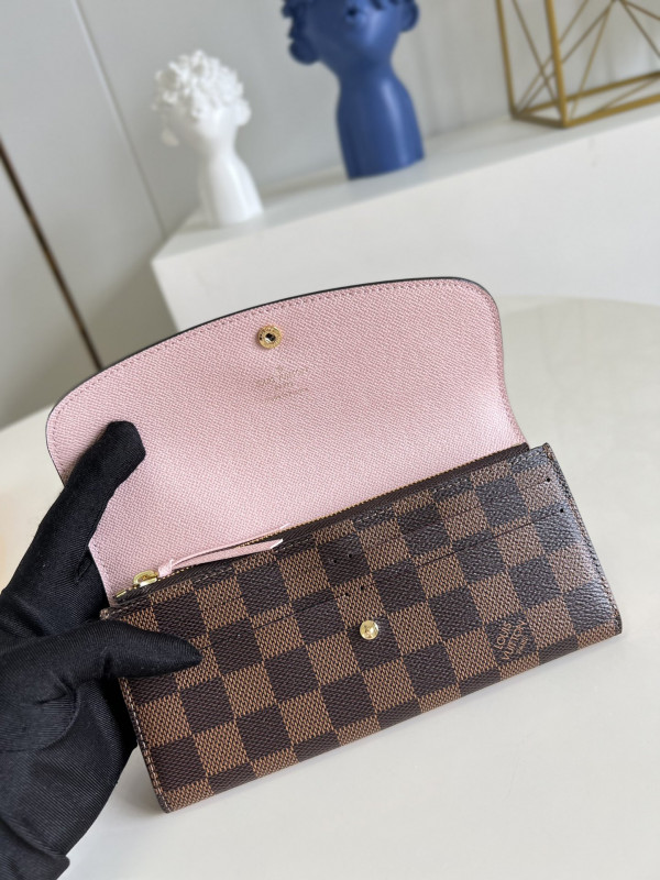 l**is V*t*n emilie wallet