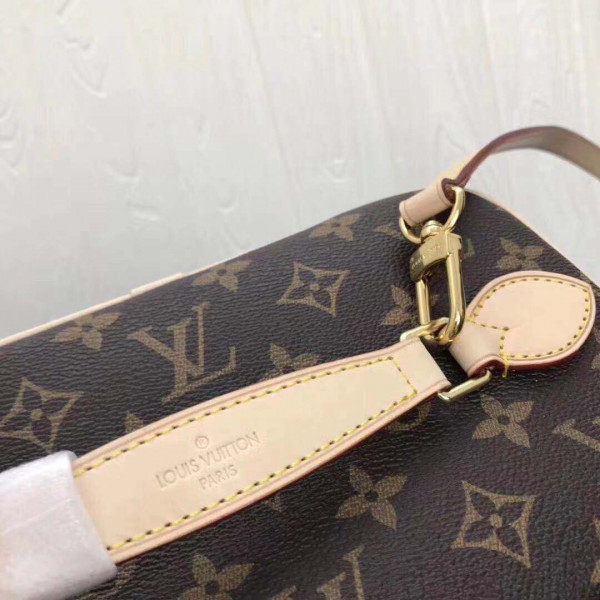 l**is V*t*n toiletry bag