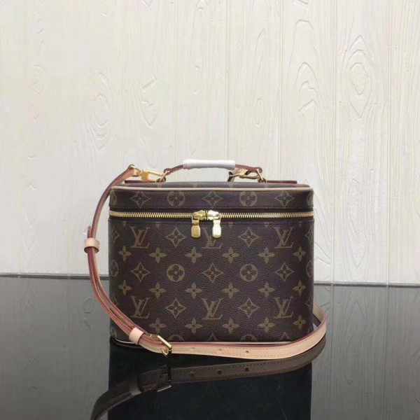 l**is V*t*n toiletry bag