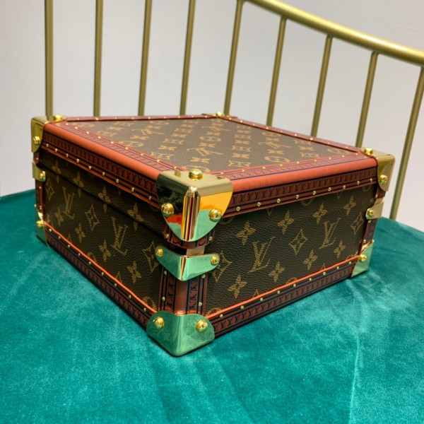 l**is V*t*n jewelry box