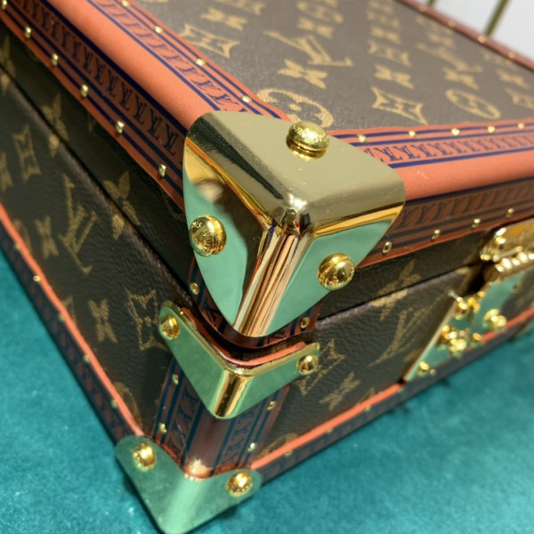 l**is V*t*n jewelry box