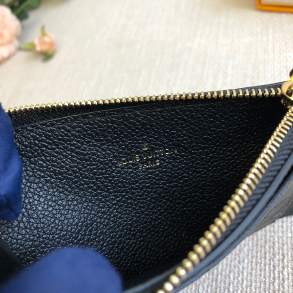 l**is V*t*n zipped card holder