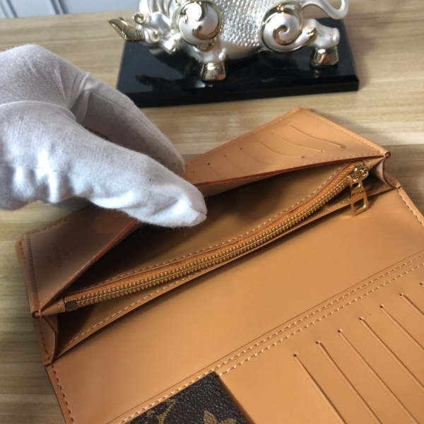 l**is V*t*n brazza wallet