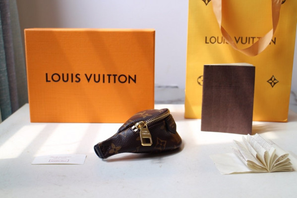 l**is V*t*n wrist bag