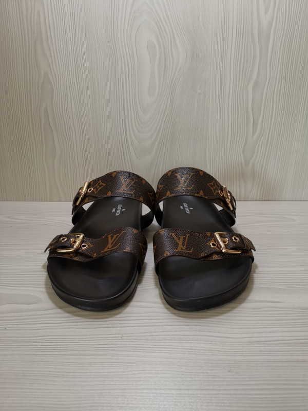 l**is V*t*n sandals