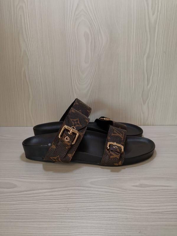 l**is V*t*n sandals