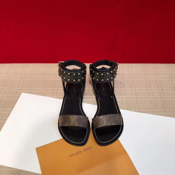l**is V*t*n sandal