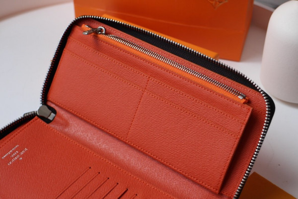 l**is V*t*n zippy wallet vertical