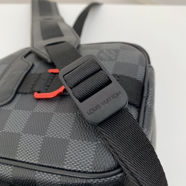 l**is V*t*n utility messenger bag
