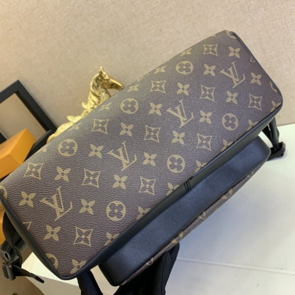 l**is V*t*n backpack