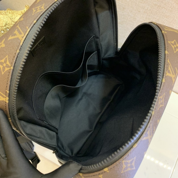 l**is V*t*n backpack