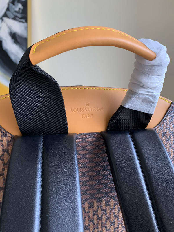 l**is V*t*n backpack